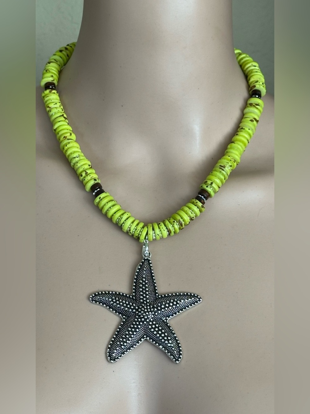 24 inch Howlite bead Necklace NWOT